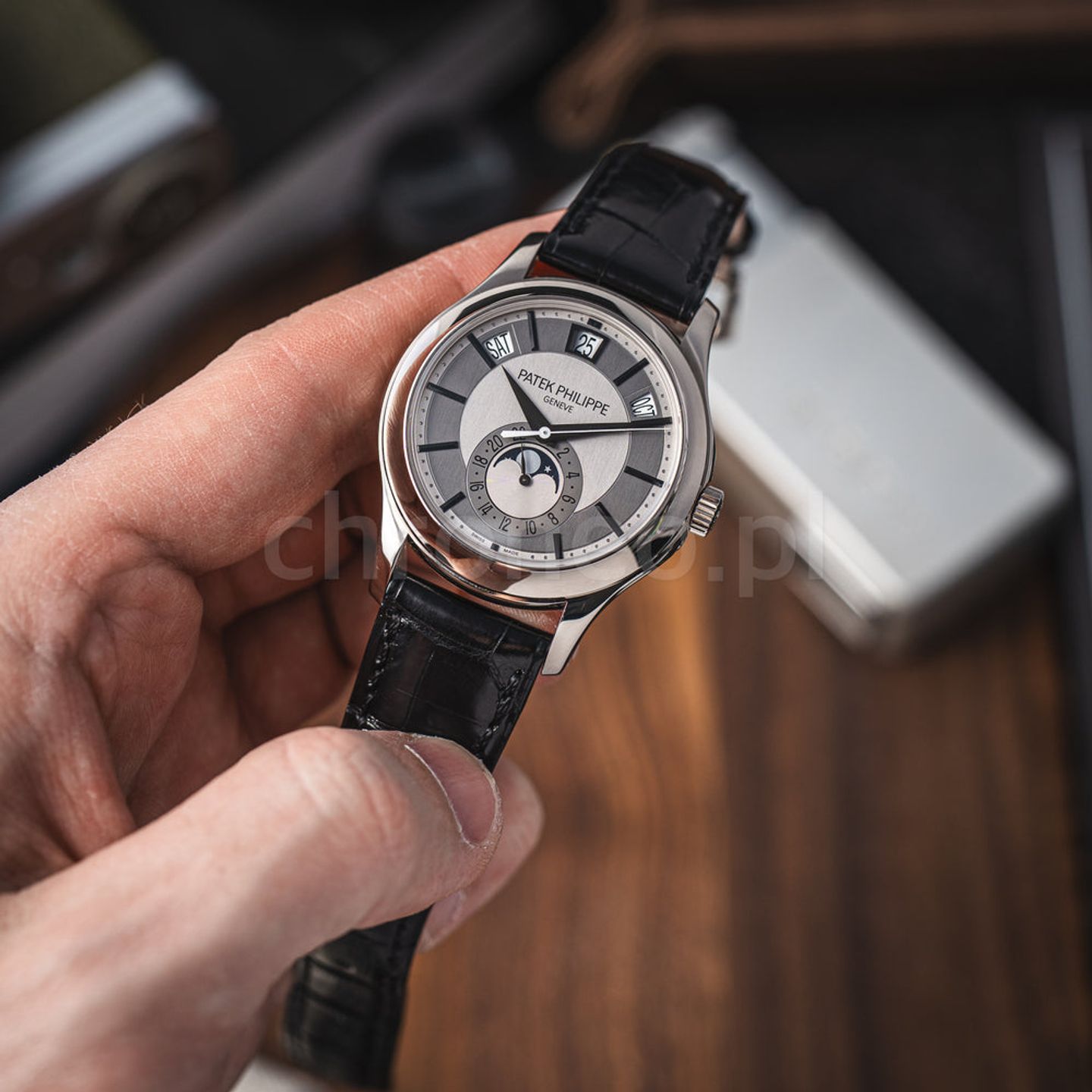 Patek Philippe Annual Calendar 5205 - (4/8)