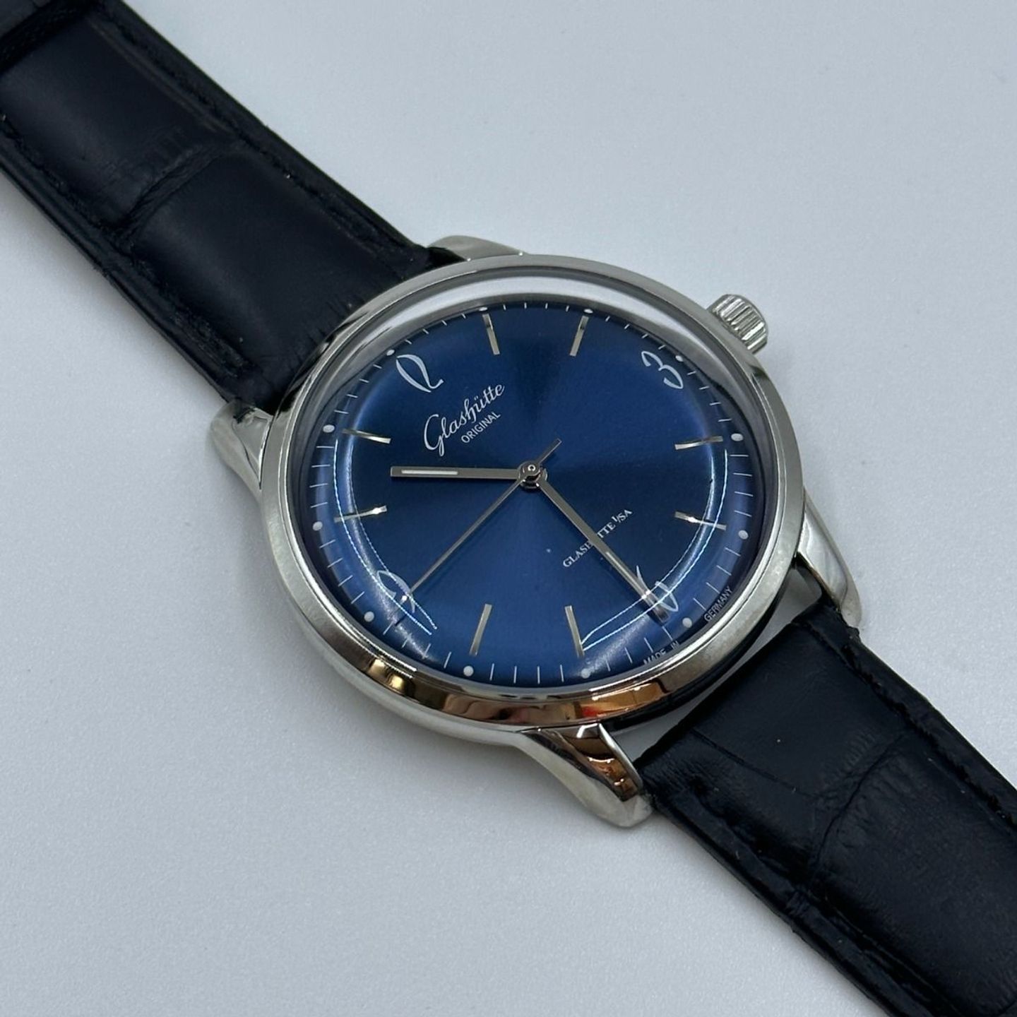 Glashütte Original Sixties 1-39-52-06-02-04 (2024) - Blauw wijzerplaat 39mm Staal (4/8)