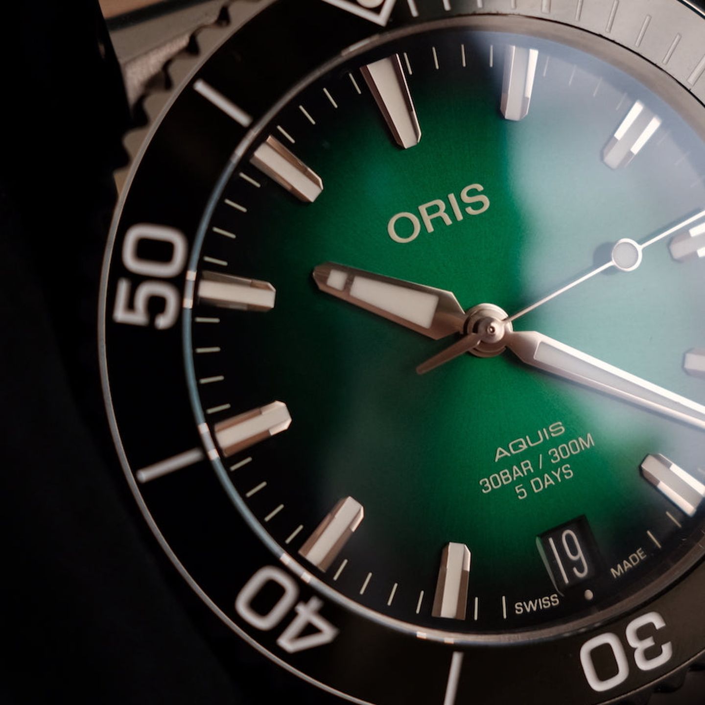 Oris Aquis Date 01 400 7769 4157 (Unknown (random serial)) - Green dial 42 mm Steel case (8/8)