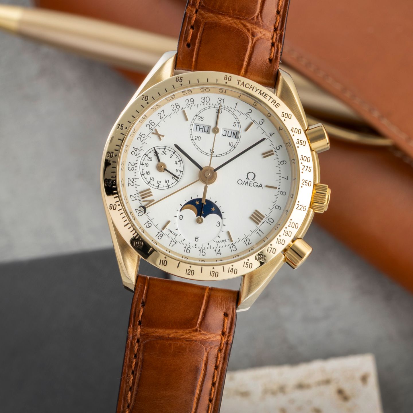 Omega Speedmaster Reduced 3131.20 (Unknown (random serial)) - White dial 39 mm Yellow Gold case (3/8)