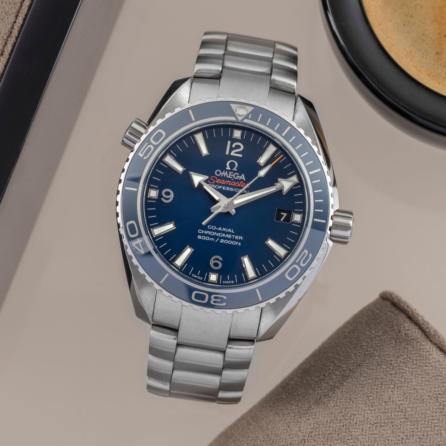 Omega Seamaster Planet Ocean 232.90.42.21.03.001 (2016) - Blauw wijzerplaat 42mm Titanium (1/8)