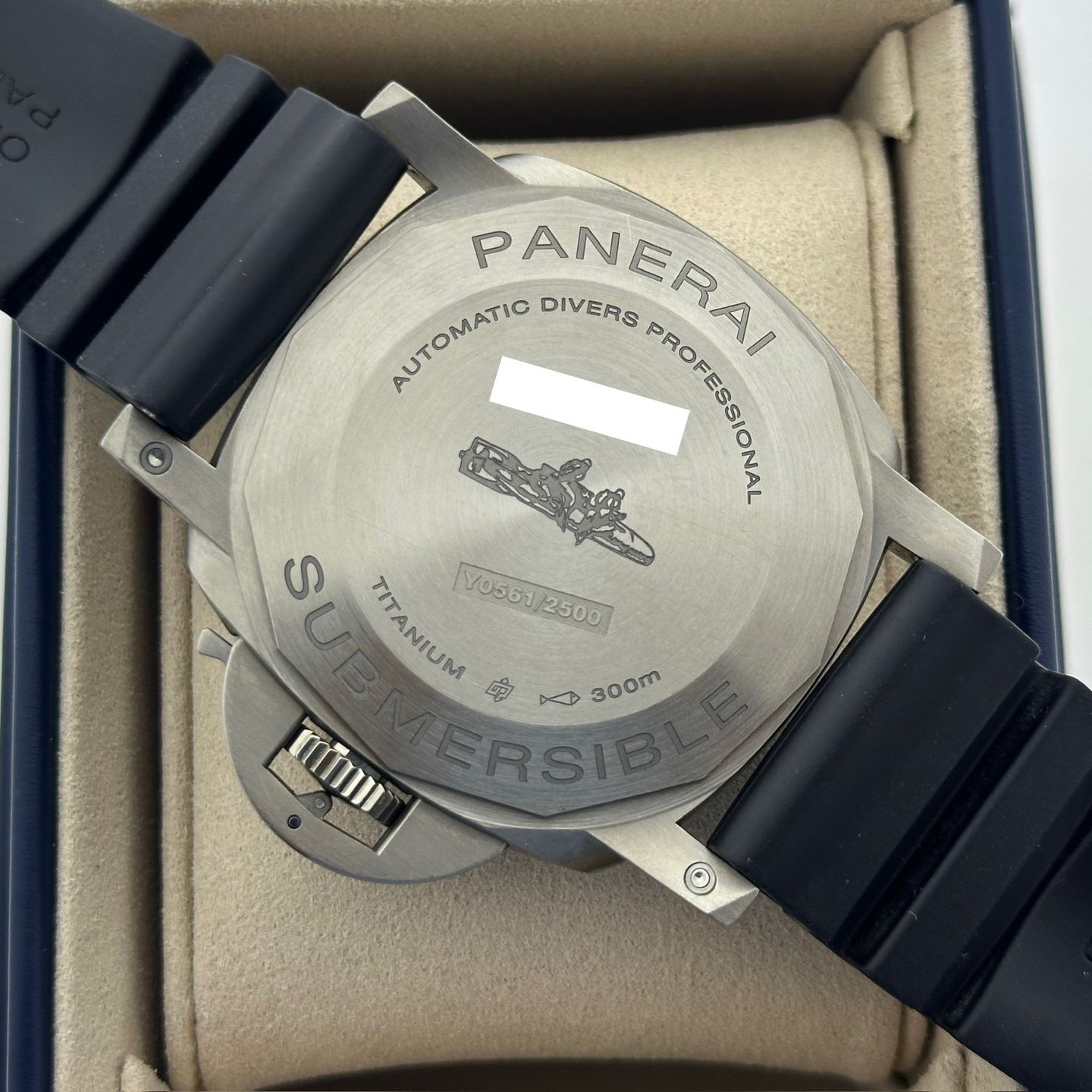 Panerai Luminor Submersible 1950 3 Days Automatic PAM02305 (2023) - Black dial 47 mm Titanium case (2/8)