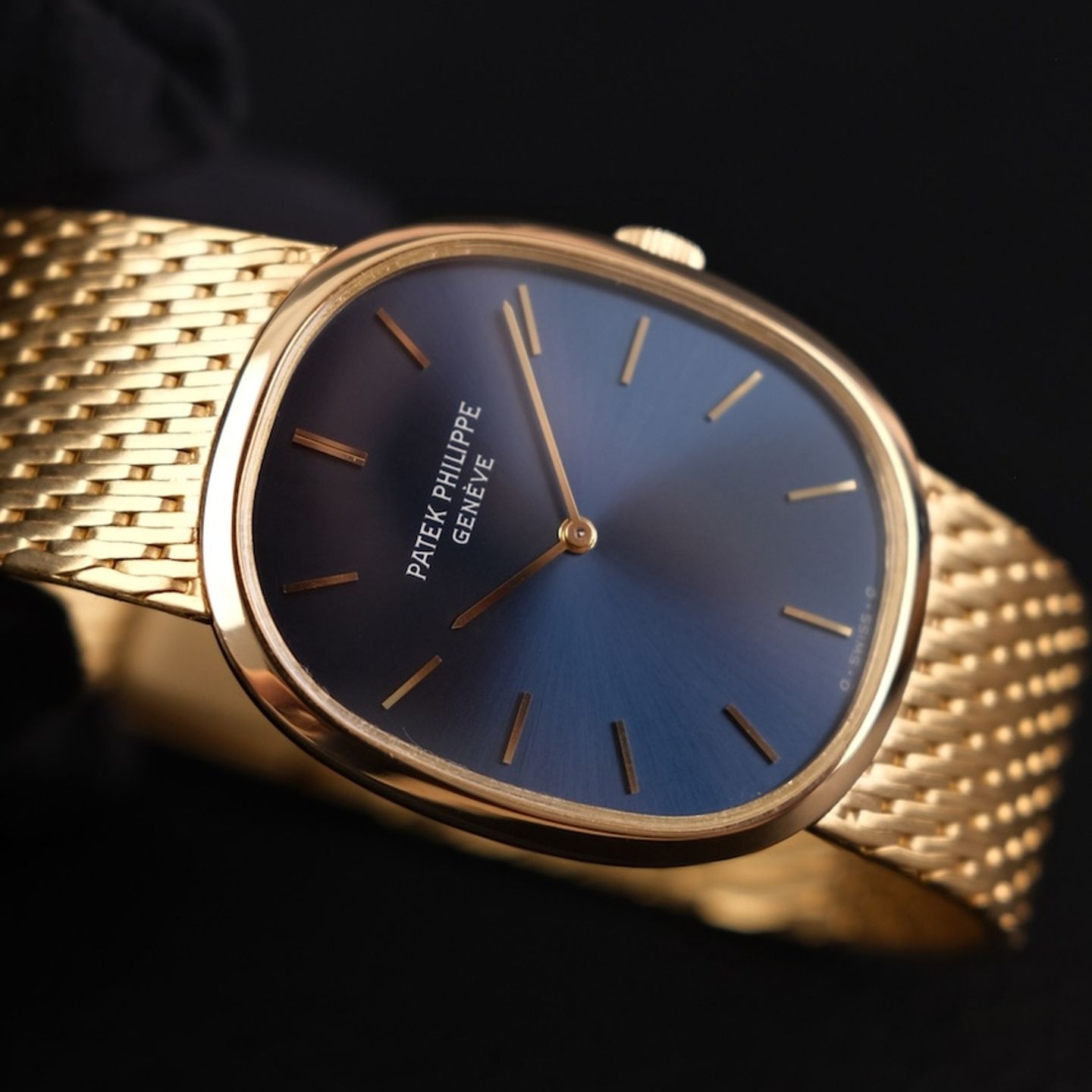 Patek Philippe Golden Ellipse 3748/1 (Unknown (random serial)) - Blue dial 27 mm Yellow Gold case (2/8)