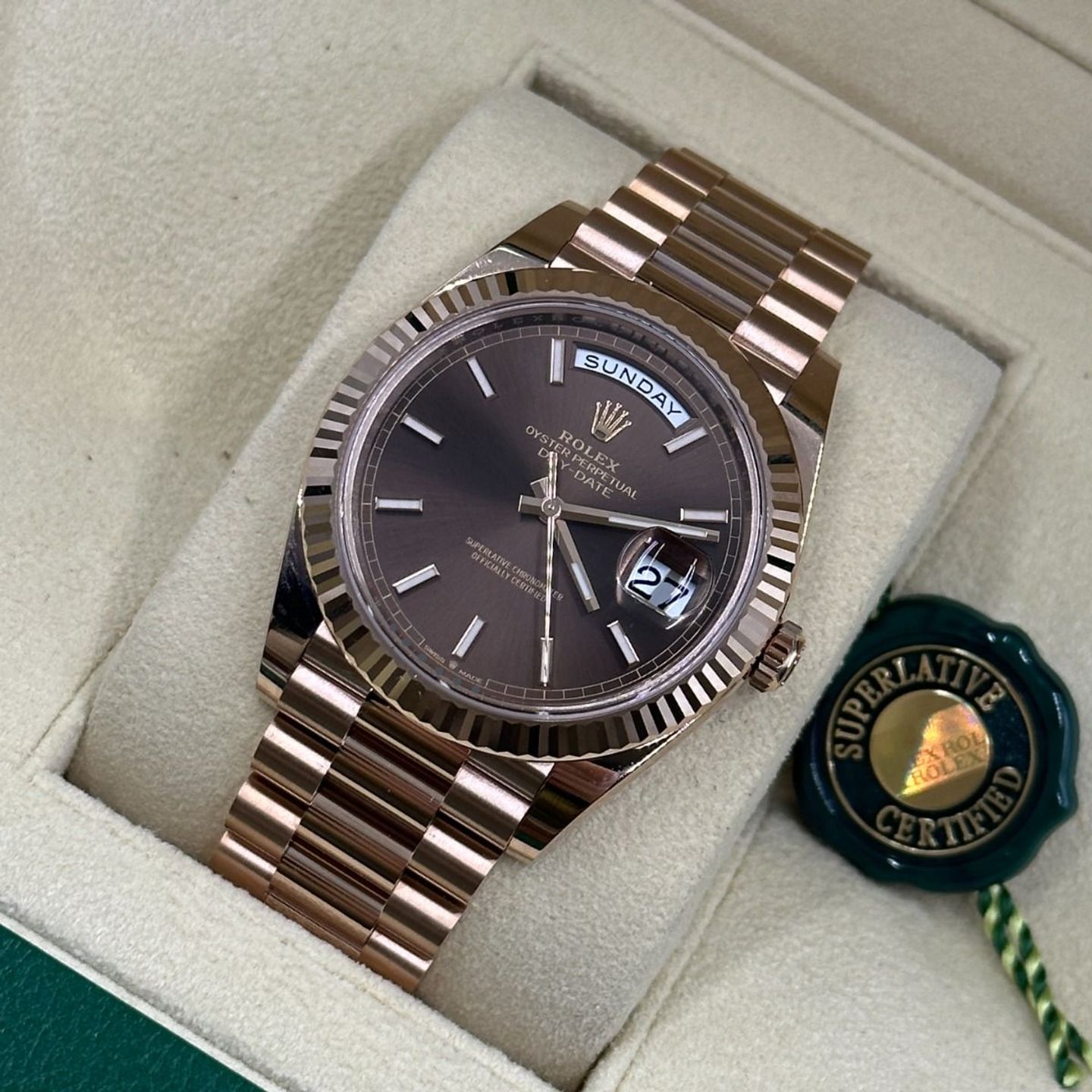 Rolex Day-Date 40 228235 (2024) - Brown dial 40 mm Rose Gold case (7/8)