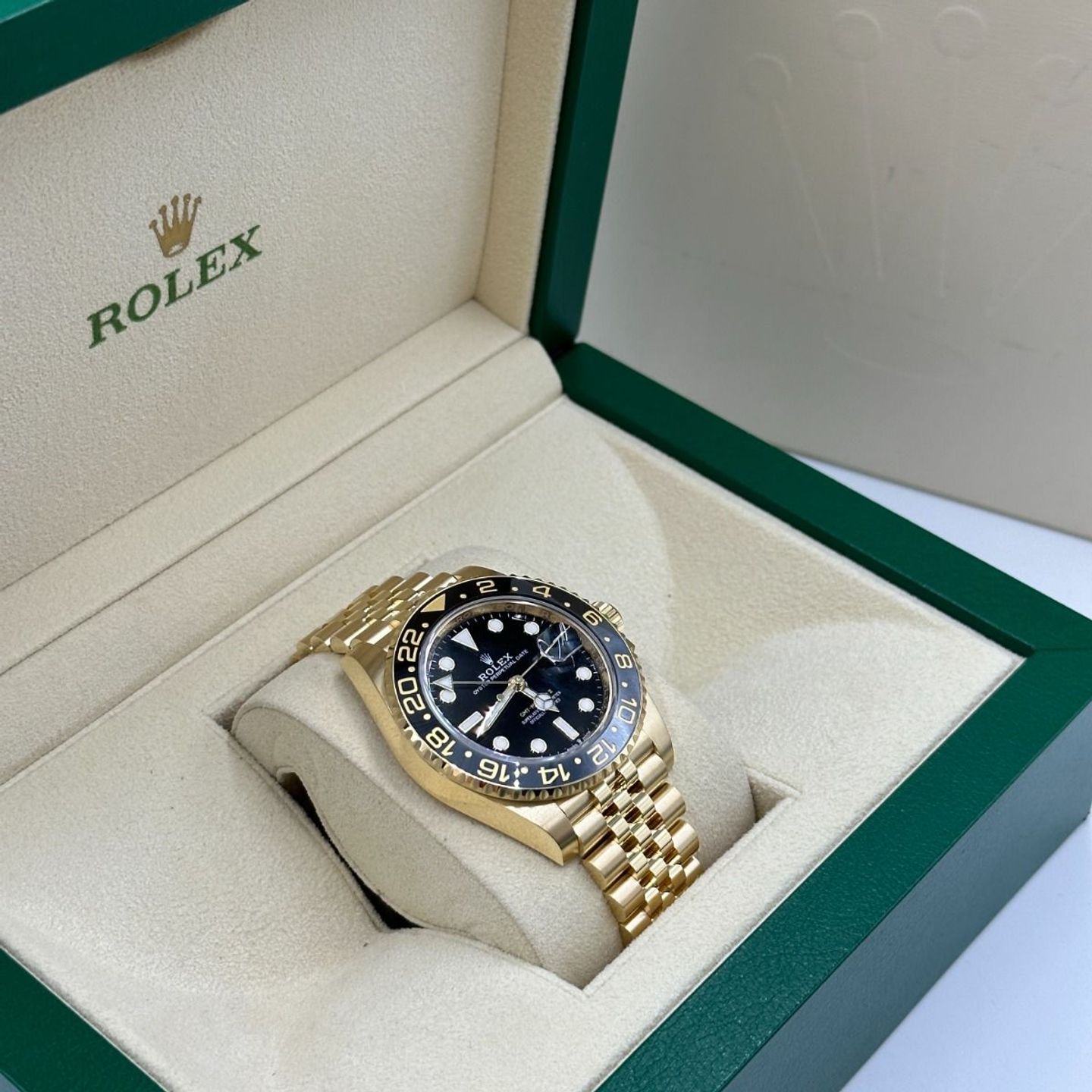 Rolex GMT-Master II 126718GRNR (2024) - Zwart wijzerplaat 40mm Geelgoud (3/8)