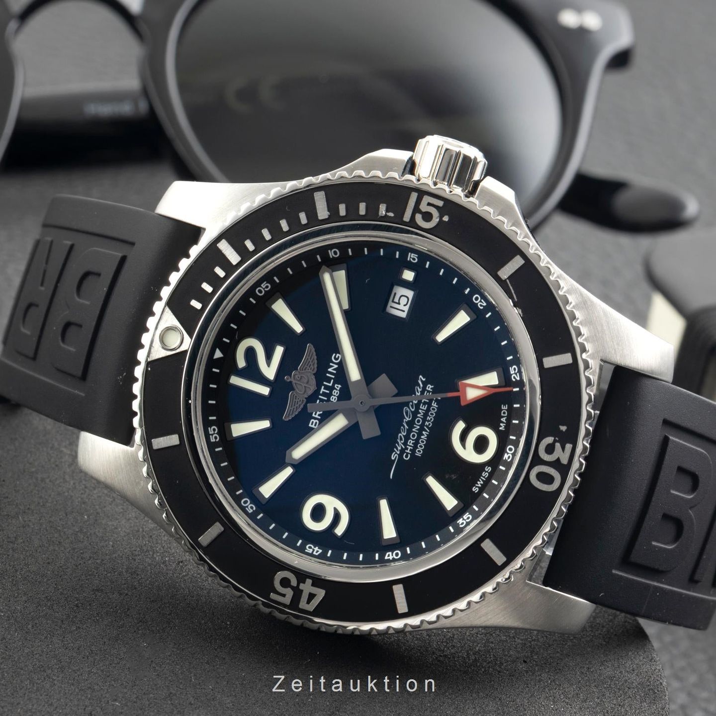 Breitling Superocean 44 A17367D71B1A1 (2020) - Black dial 44 mm Steel case (2/8)