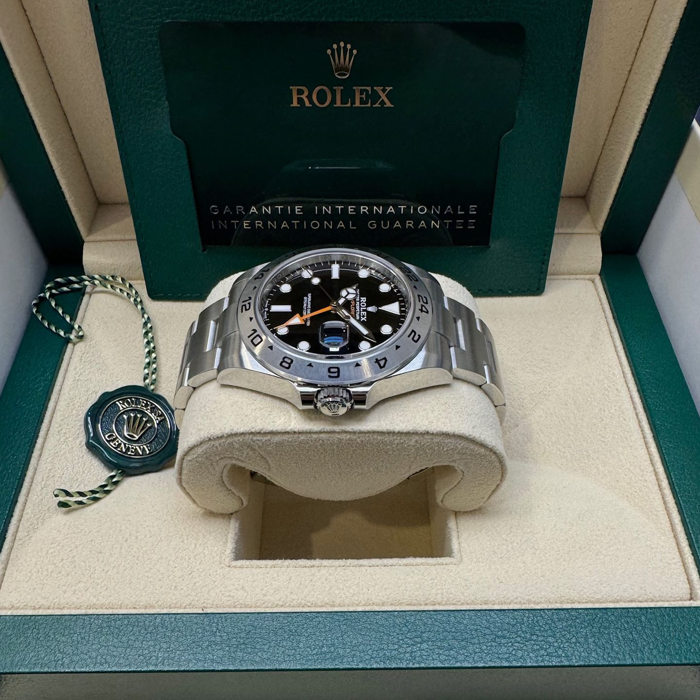 Rolex Explorer II 226570 (2024) - 42 mm Steel case (3/6)