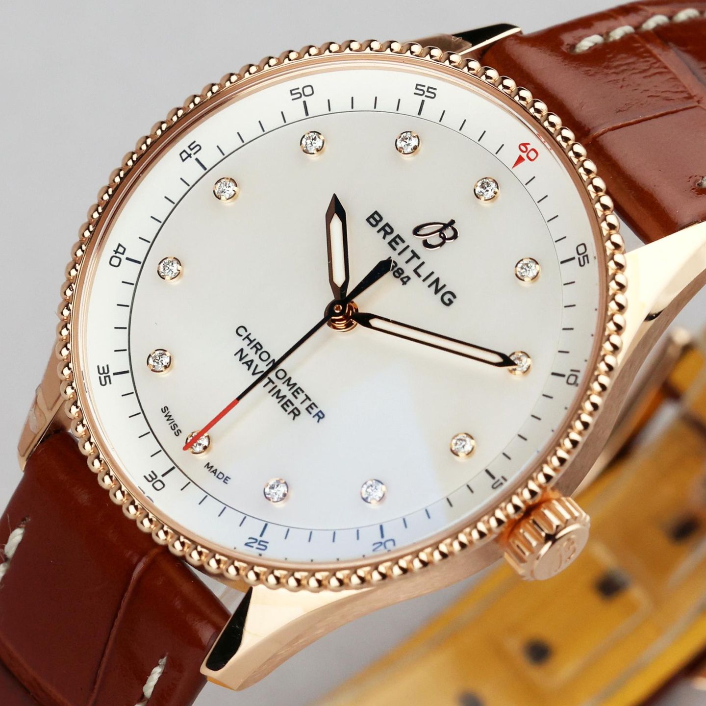 Breitling Navitimer R77320E61A1P1 (2025) - Parelmoer wijzerplaat 32mm Roségoud (5/8)