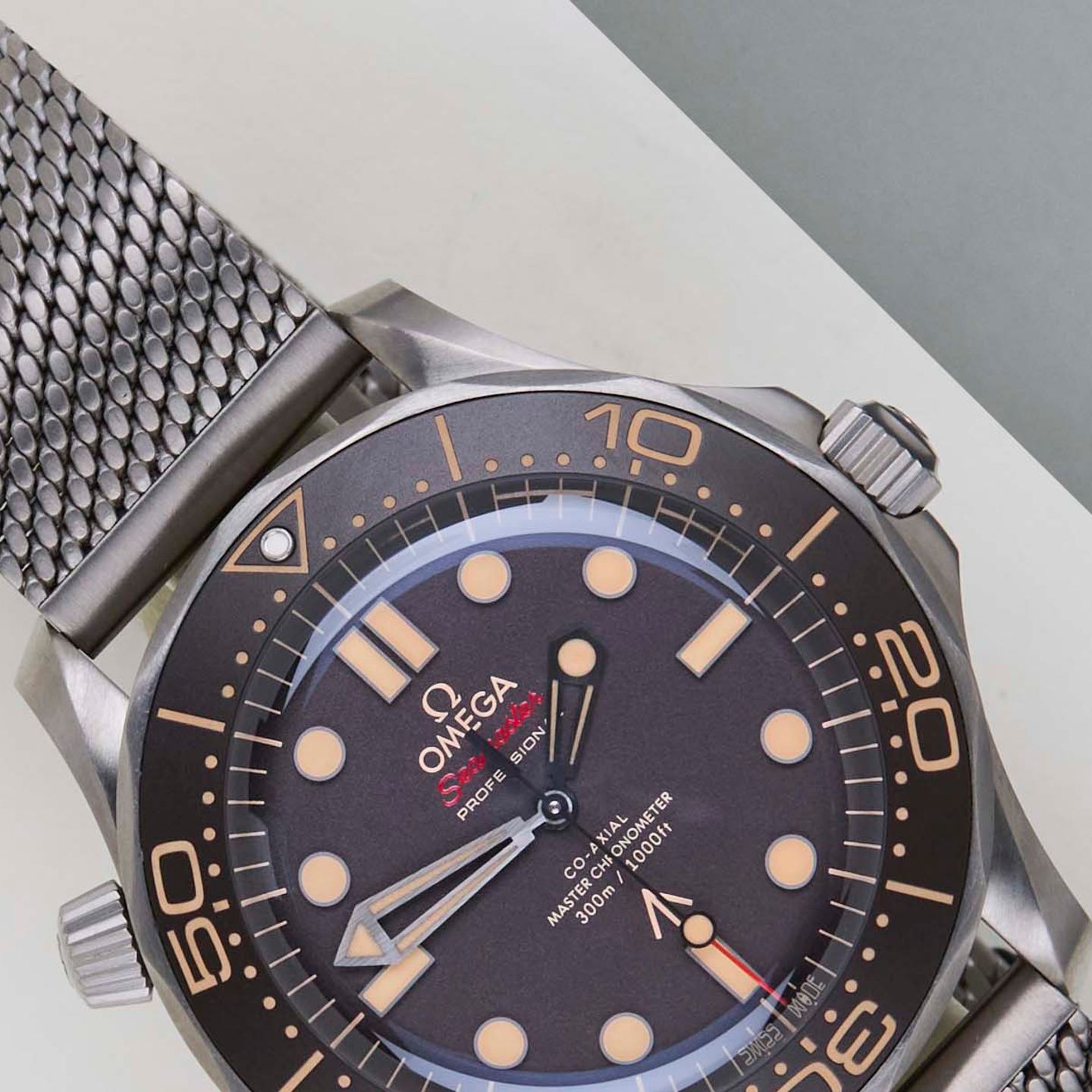 Omega Seamaster Diver 300 M 210.90.42.20.01.001 (2021) - Brown dial 42 mm Titanium case (3/8)