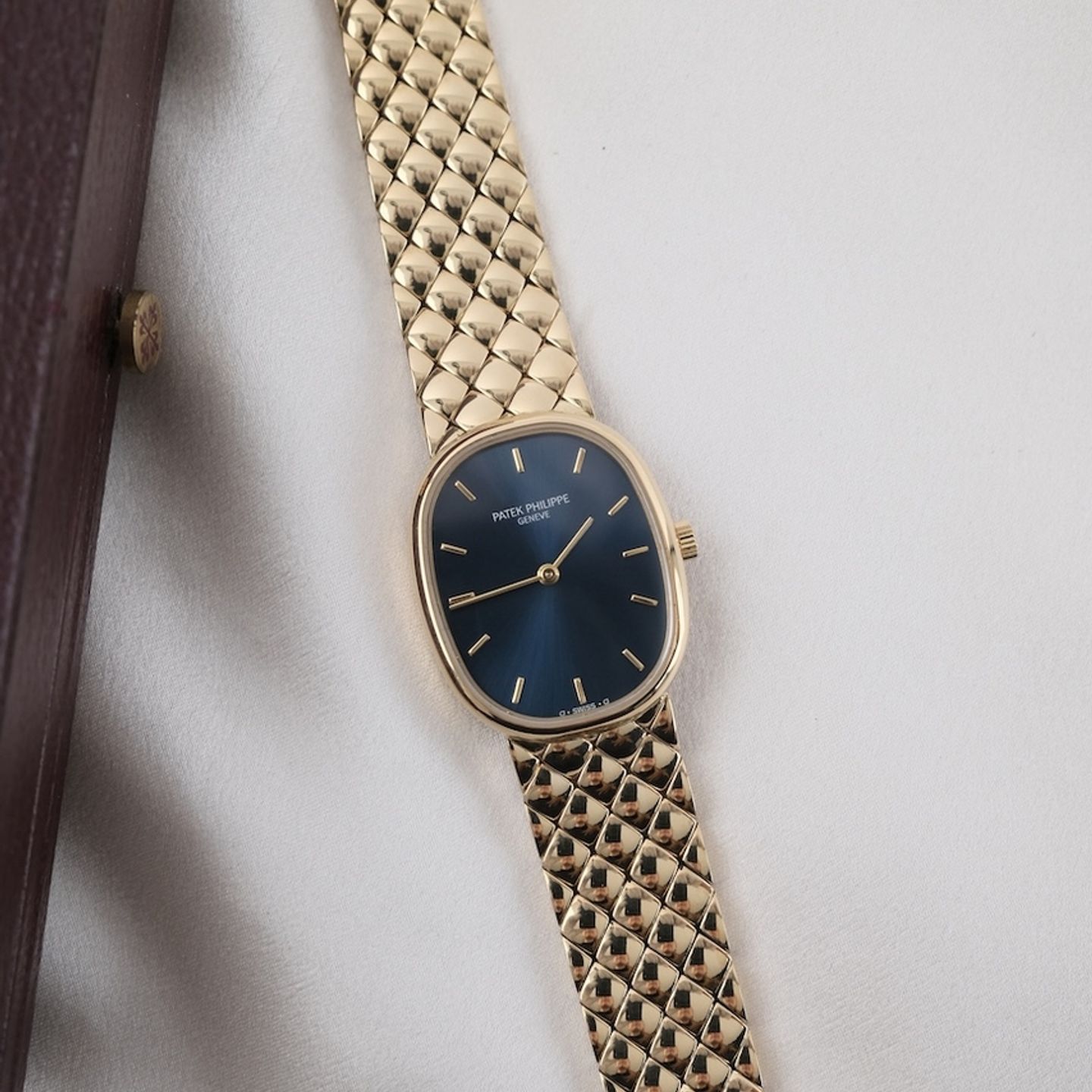 Patek Philippe Golden Ellipse 5738/1R-001 - (2/8)