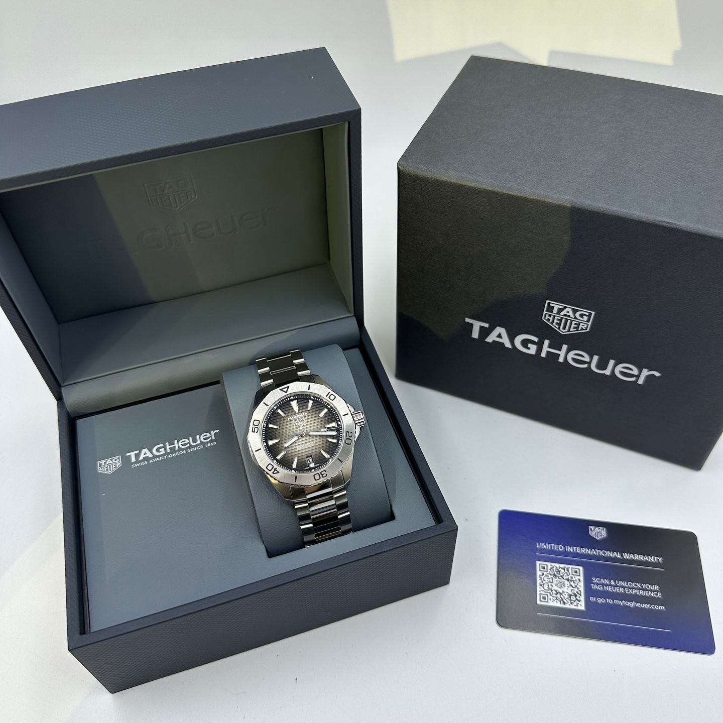 TAG Heuer Aquaracer WBP2110.BA0627 (2025) - Black dial 40 mm Steel case (3/8)