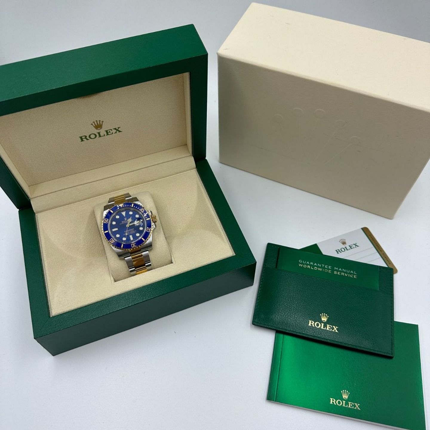 Rolex Submariner Date 116613LB (Unknown (random serial)) - Blue dial 40 mm Gold/Steel case (2/8)