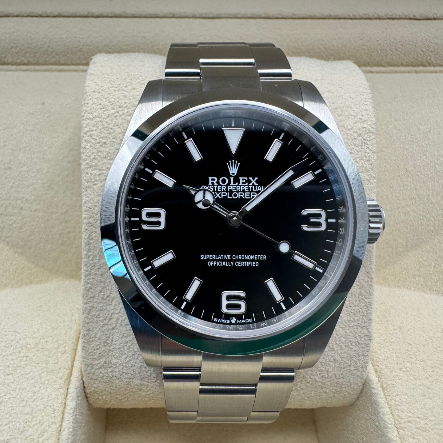 Rolex Explorer 224270 (2023) - Black dial 40 mm Steel case (2/8)