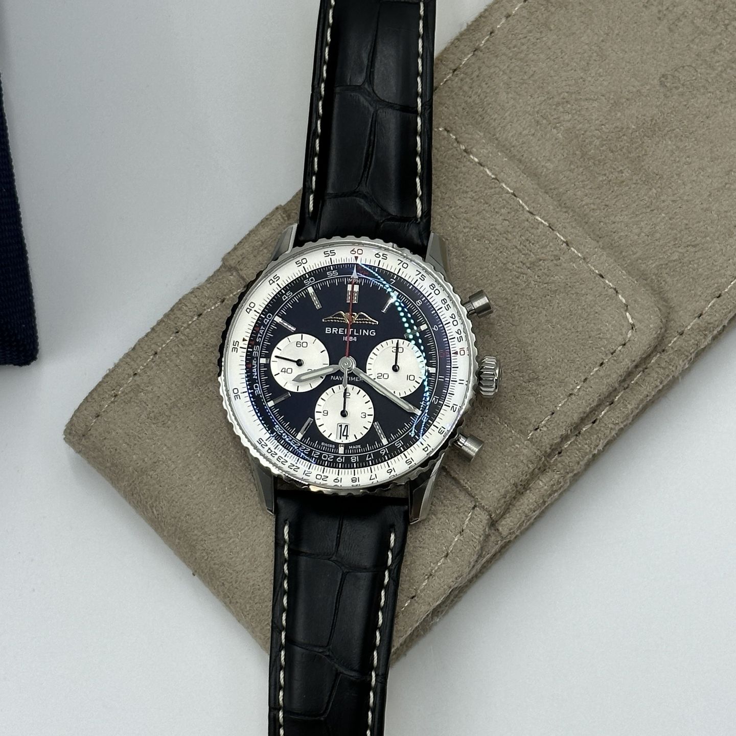 Breitling Navitimer 1 B01 Chronograph AB0138211B1P1 (2023) - Black dial 43 mm Steel case (5/8)