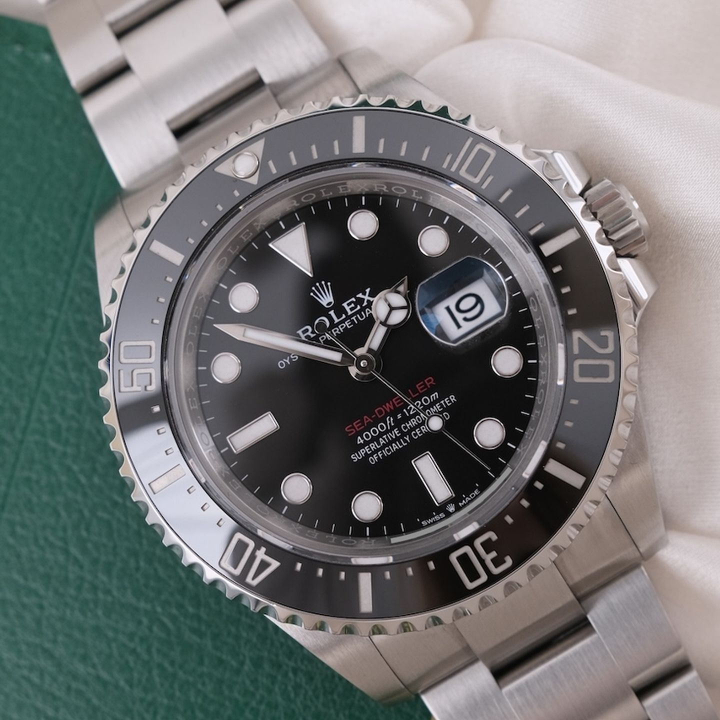 Rolex Sea-Dweller 126600 (2023) - Black dial 43 mm Steel case (6/8)