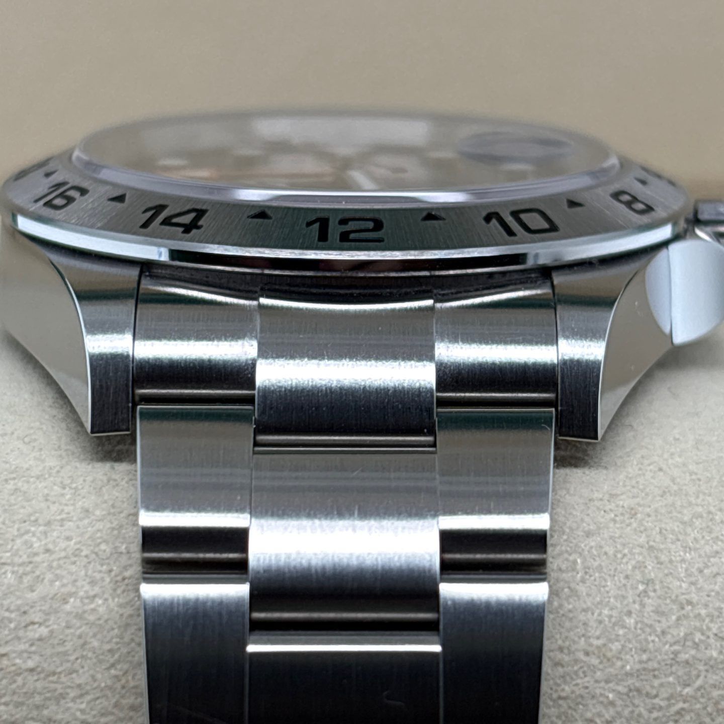 Rolex Explorer II 226570 - (6/8)