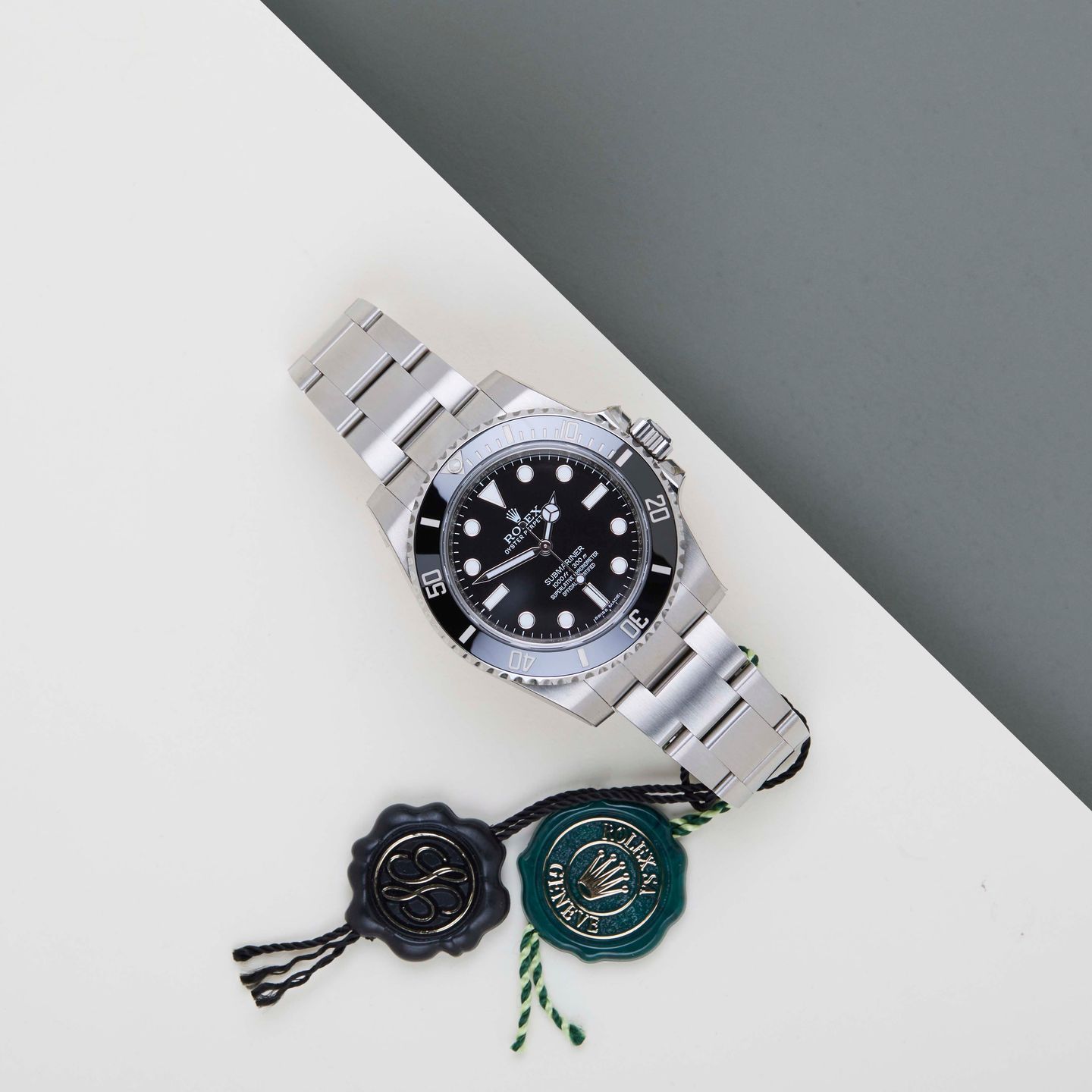 Rolex Submariner No Date 114060 (2016) - Black dial 40 mm Steel case (2/8)