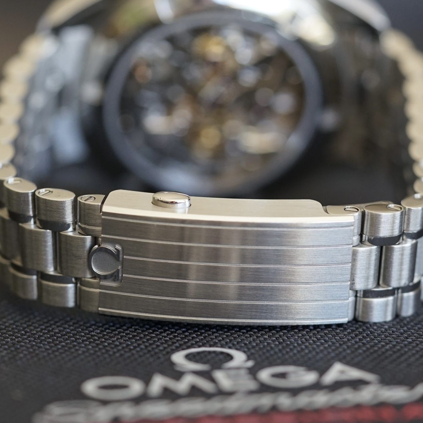 Omega Speedmaster Professional Moonwatch 310.30.42.50.04.001 (2025) - White dial 42 mm Steel case (3/4)