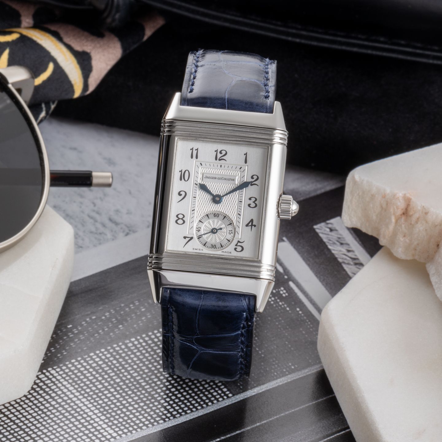 Jaeger-LeCoultre Reverso Classique Q2511410 (2004) - Silver dial 39 mm Yellow Gold case (1/8)