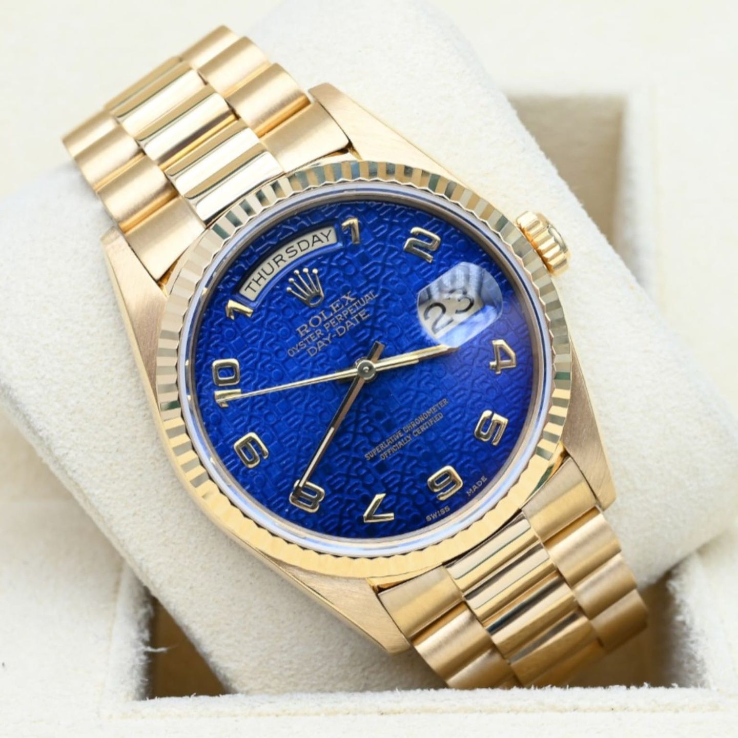 Rolex Day-Date 36 18238 (1994) - Blue dial 36 mm Yellow Gold case (1/9)