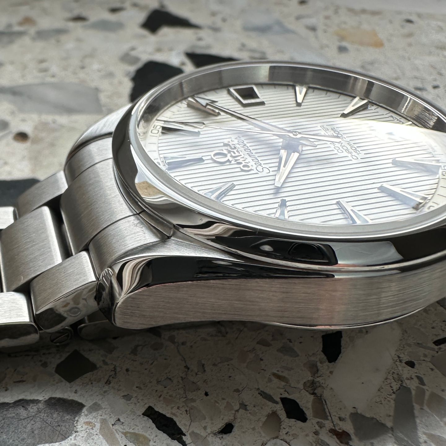 Omega Seamaster Aqua Terra 231.10.39.21.02.001 (2019) - Silver dial 39 mm Steel case (5/8)