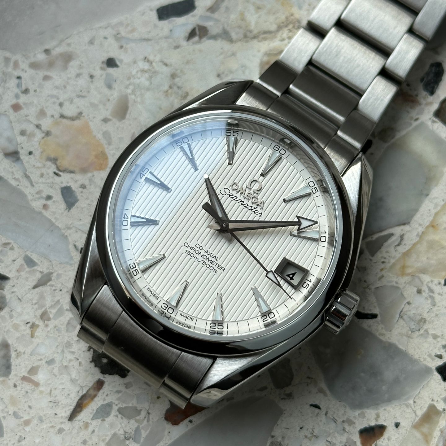 Omega Seamaster Aqua Terra 231.10.39.21.02.001 (2019) - Silver dial 39 mm Steel case (1/8)