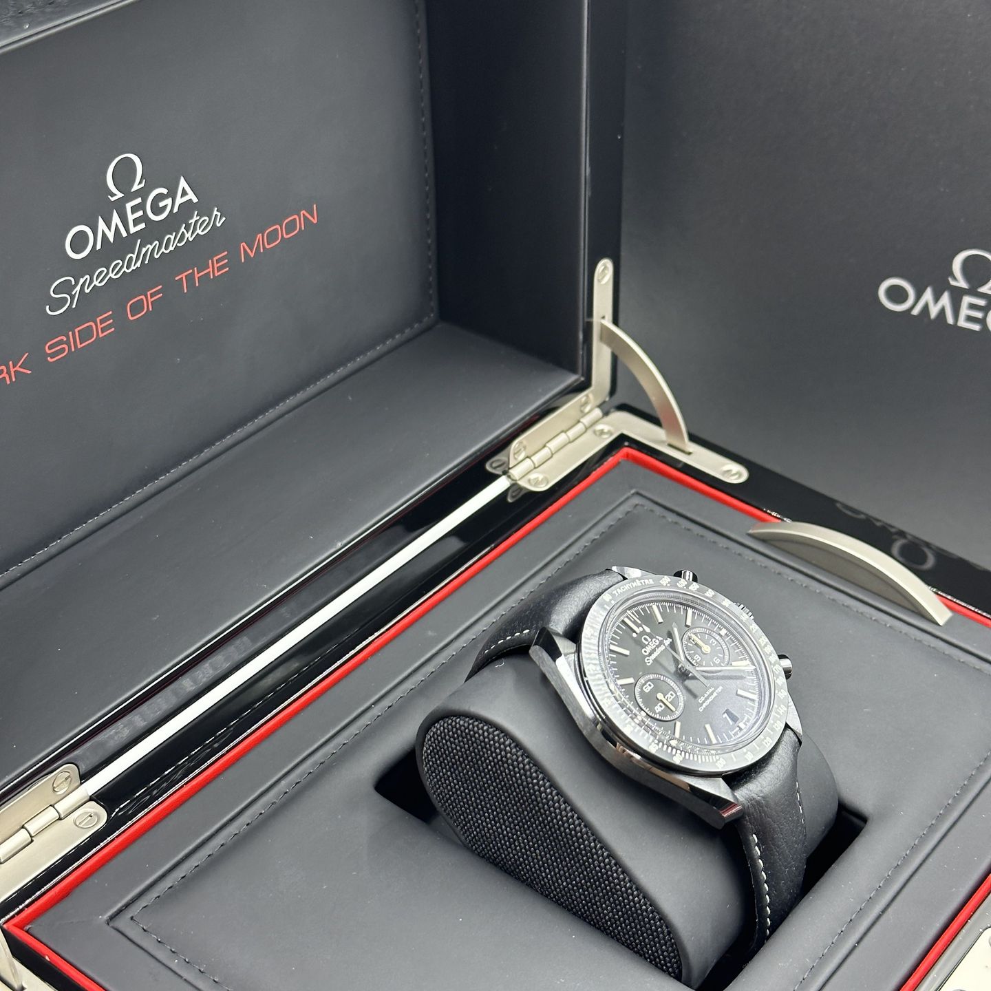 Omega Speedmaster 311.92.44.51.01.004 (2024) - Black dial 44 mm Ceramic case (3/8)