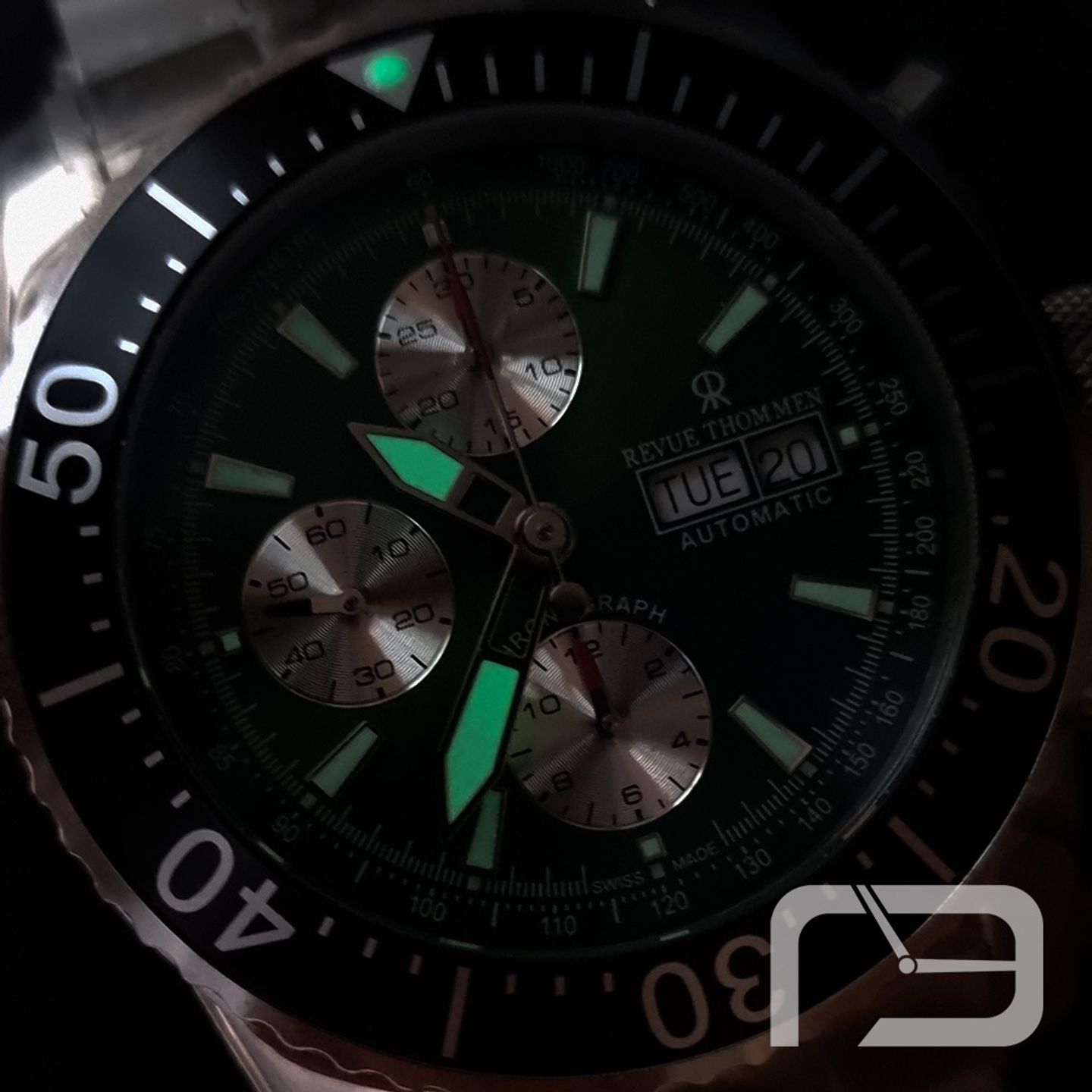 Revue Thommen Diver's Day-Date Chronograph 17030.6121 (2024) - Green dial 45 mm Steel case (5/8)