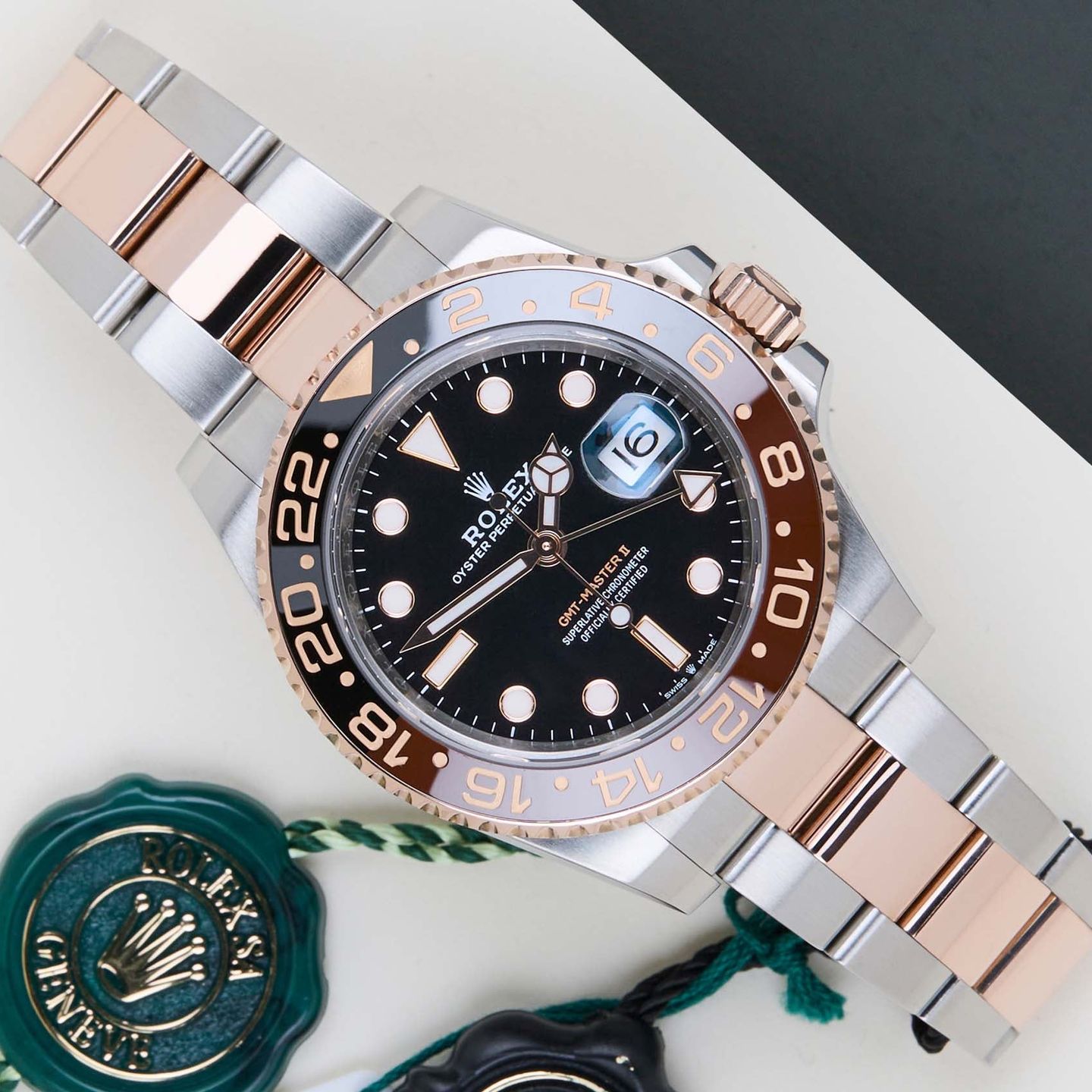 Rolex GMT-Master II 126711CHNR (2020) - Black dial 40 mm Gold/Steel case (1/8)