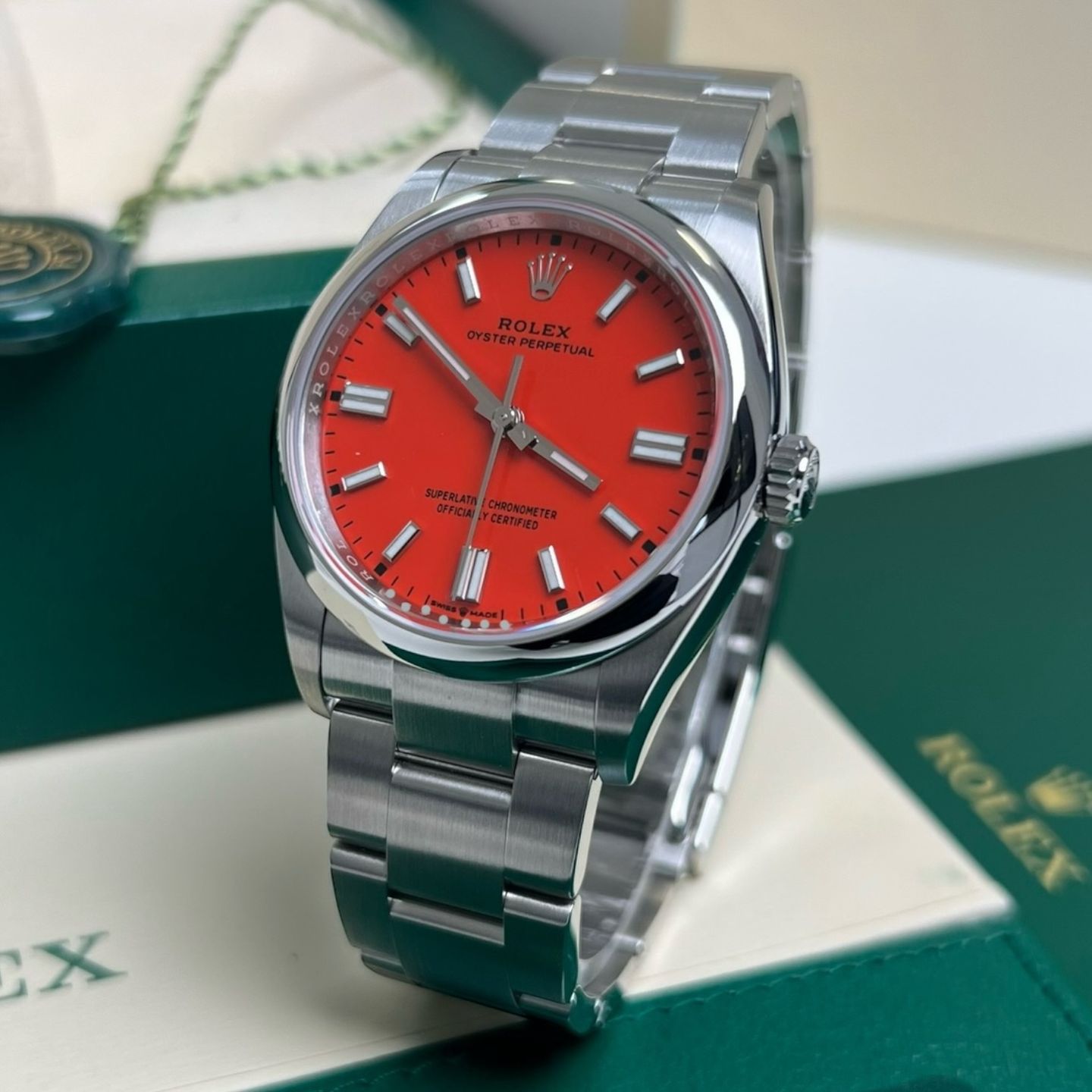 Rolex Oyster Perpetual 36 126000 (2023) - Rood wijzerplaat 36mm Staal (3/5)