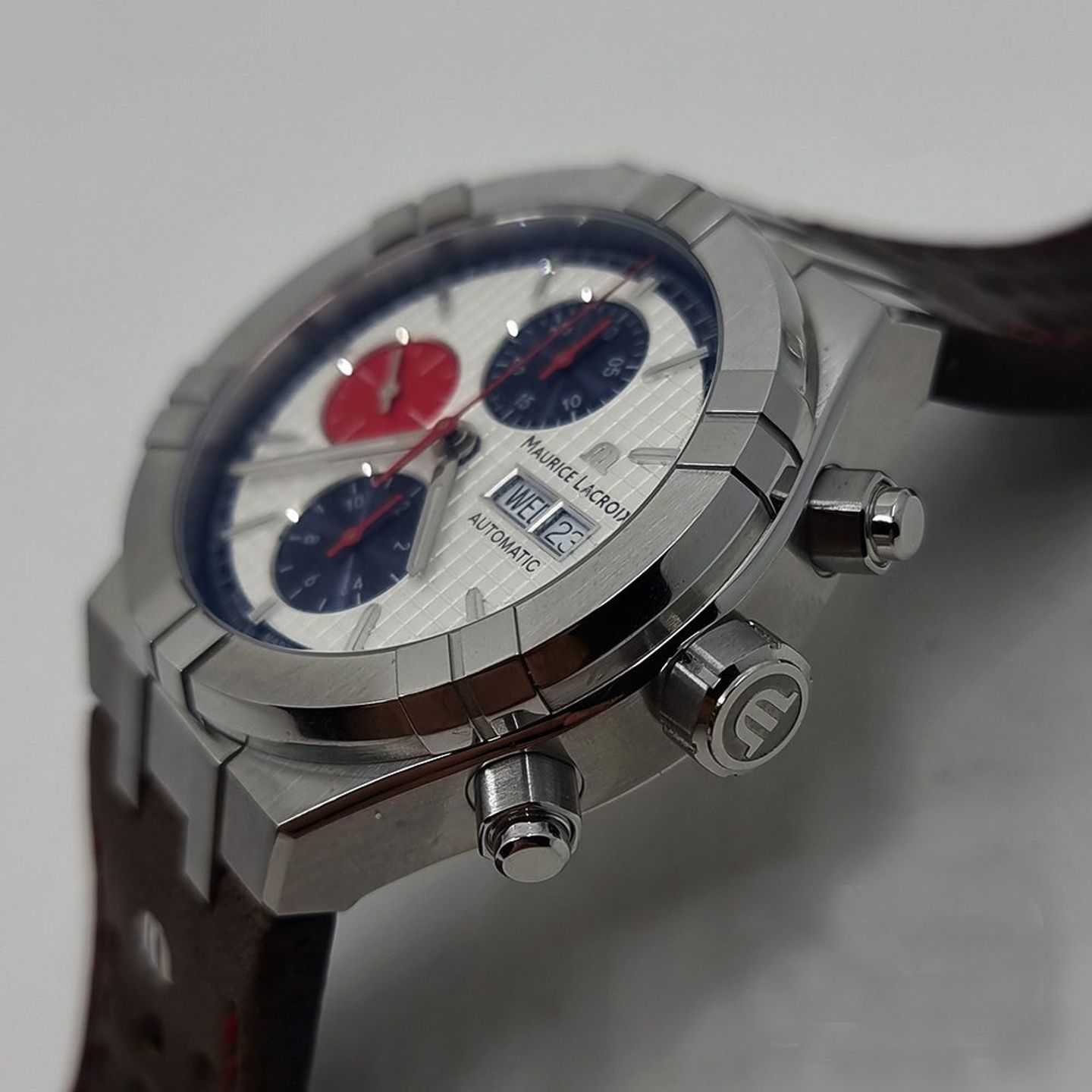 Maurice Lacroix Aikon AI6038-SS001-133-4 (2025) - Zilver wijzerplaat 44mm Staal (3/8)