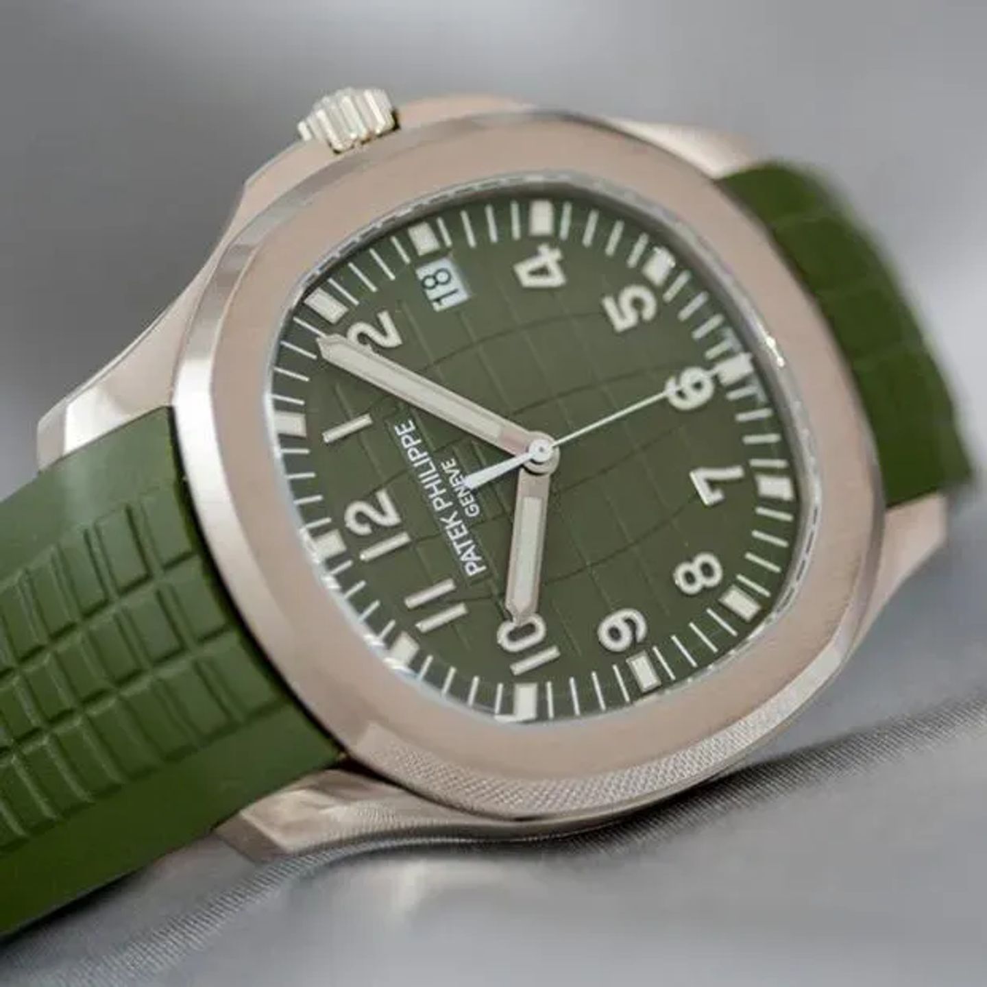 Patek Philippe Aquanaut 5168G-010 - (3/6)