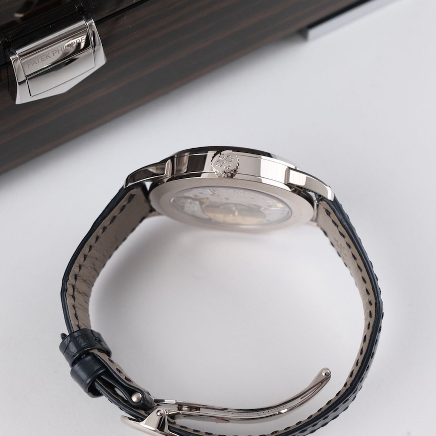 Patek Philippe World Time 5231G-001 (2025) - Meerkleurig wijzerplaat 39mm Witgoud (4/8)