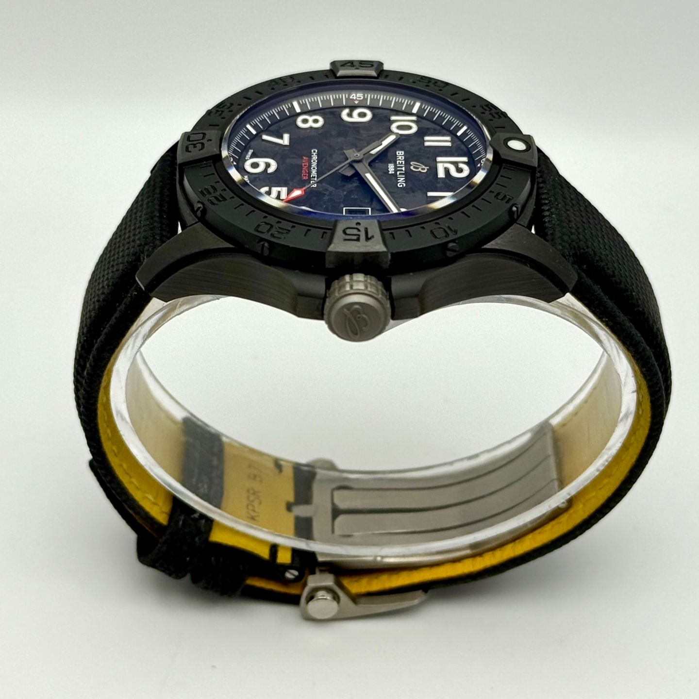 Breitling Avenger S17328101B1X1 (2024) - Black dial 42 mm Titanium case (11/16)