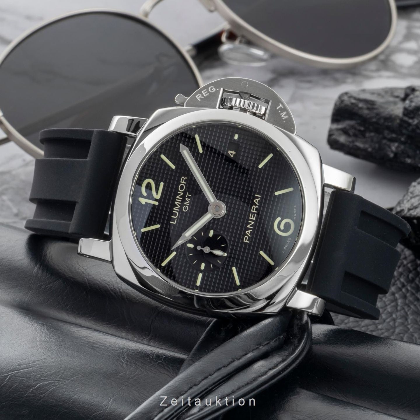 Panerai Luminor 1950 3 Days GMT Automatic PAM00535 (Onbekend (willekeurig serienummer)) - Zwart wijzerplaat 42mm Staal (2/8)