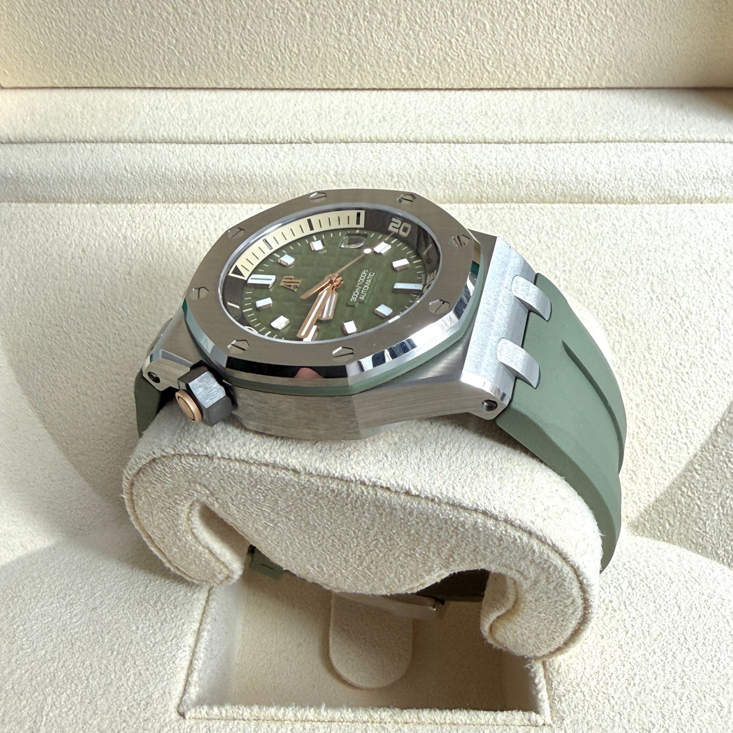 Audemars Piguet Royal Oak Offshore Diver 15720ST.OO.A052CA.01 - (4/7)