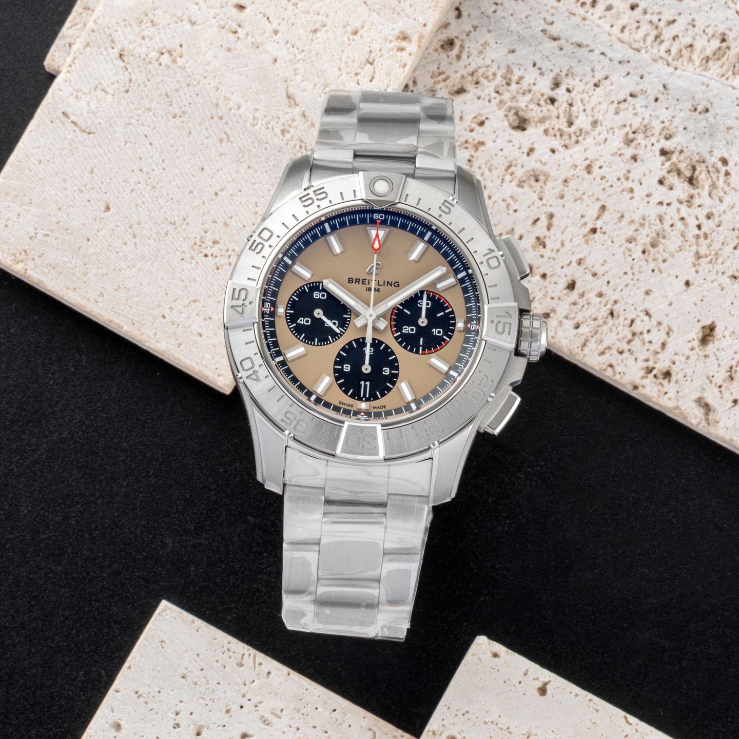 Breitling Avenger AB0147101A1A1 (Onbekend (willekeurig serienummer)) - Roze wijzerplaat 44mm Staal (1/8)