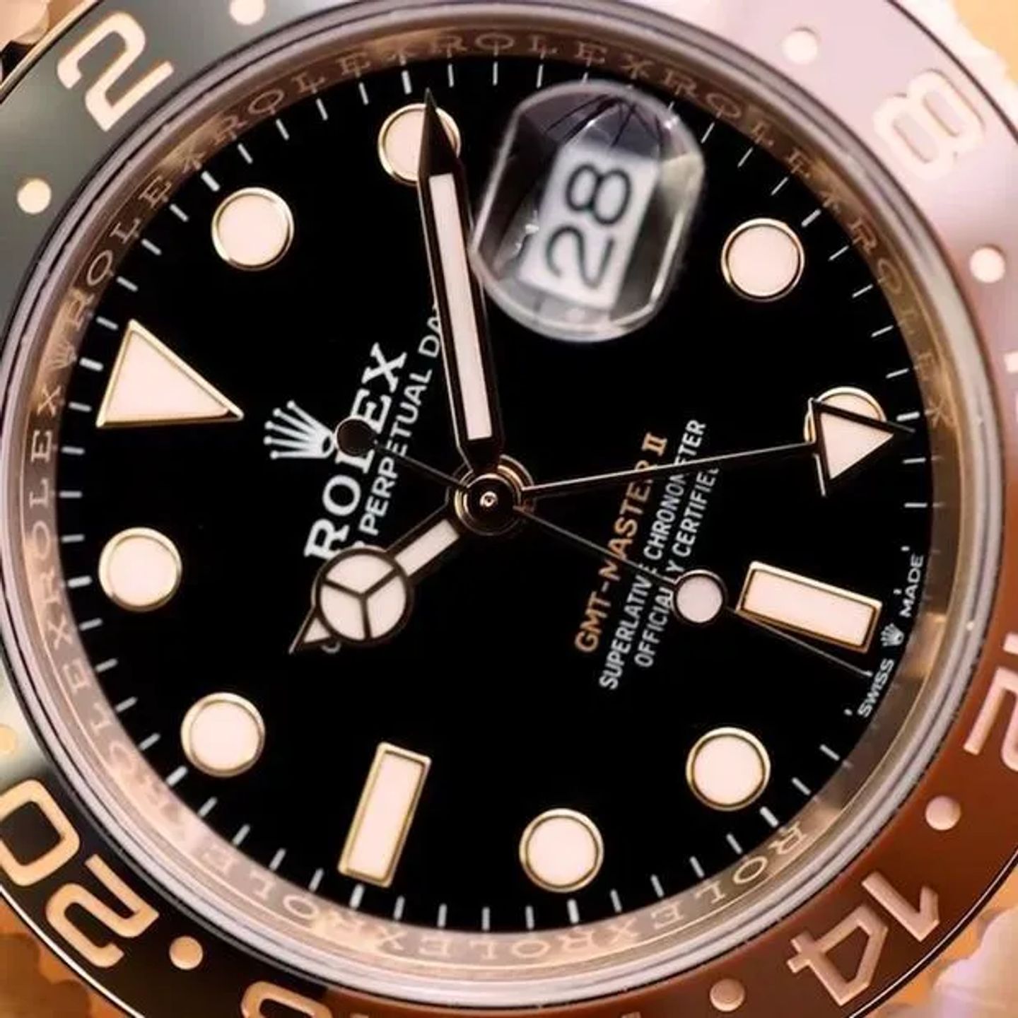 Rolex GMT-Master II 126715CHNR (2024) - Black dial 40 mm Rose Gold case (2/6)