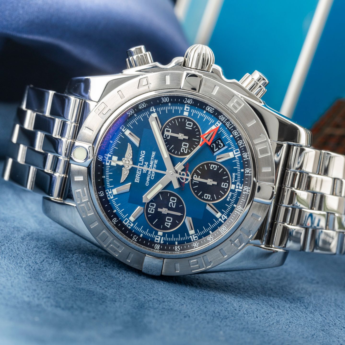 Breitling Chronomat 44 GMT AB0420 (2012) - Blue dial 44 mm Steel case (2/8)