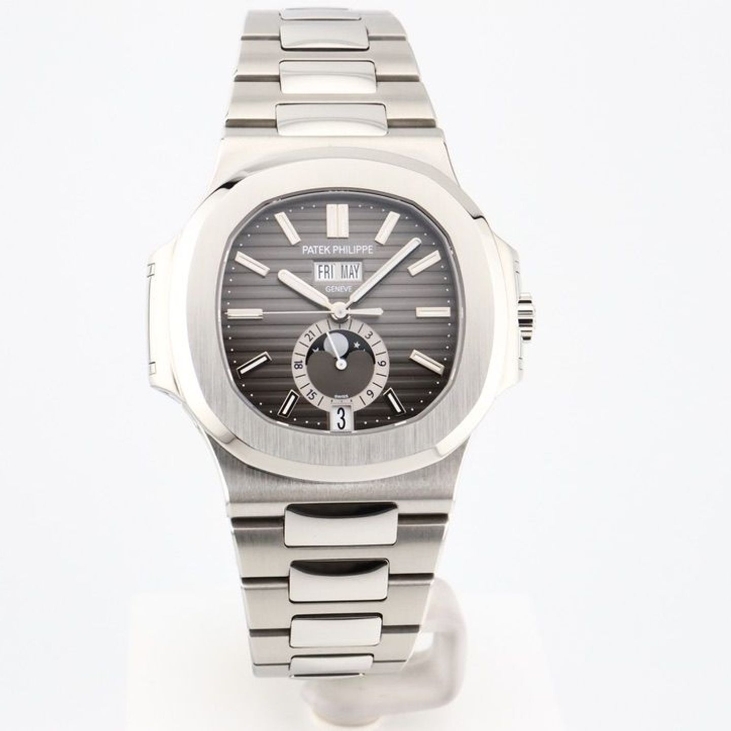 Patek Philippe Nautilus 5726/1A (2017) - Grey dial 40 mm Steel case (1/8)