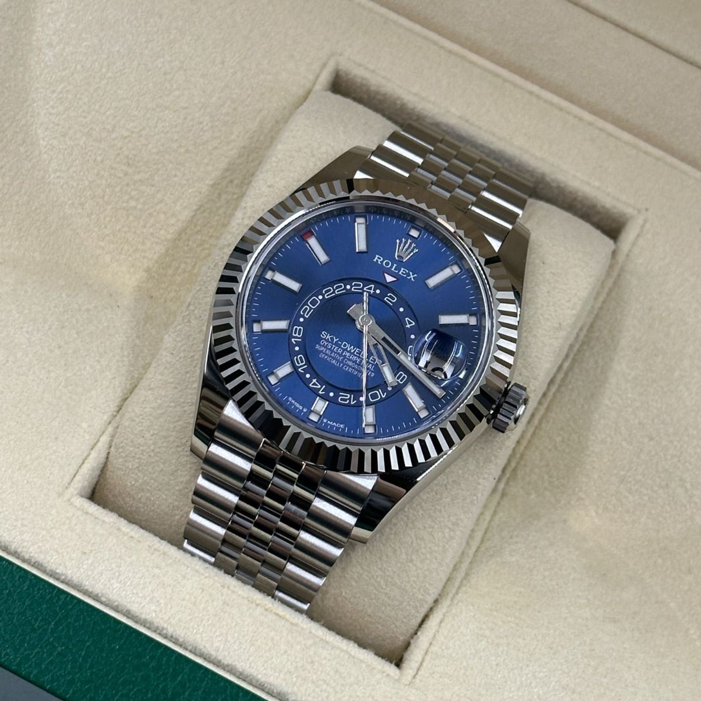 Rolex Sky-Dweller 336934 (2024) - Blue dial 42 mm Gold/Steel case (8/8)