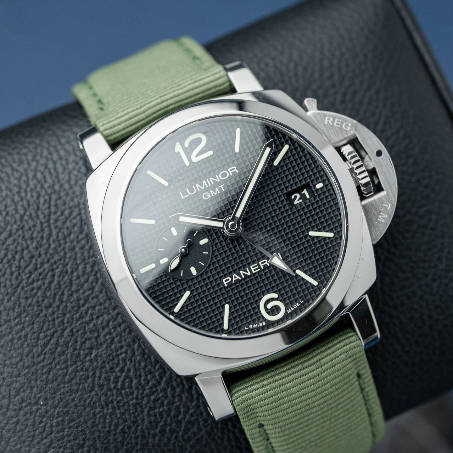 Panerai Luminor PAM01404 (2016) - Blue dial 40 mm Steel case (2/8)