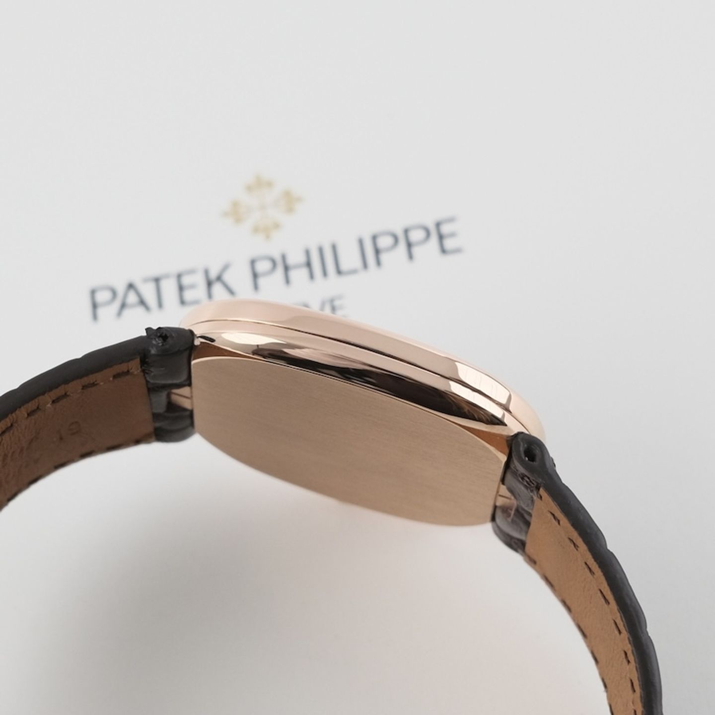 Patek Philippe Golden Ellipse 3738/100 (2007) - Brown dial 32 mm Yellow Gold case (6/8)