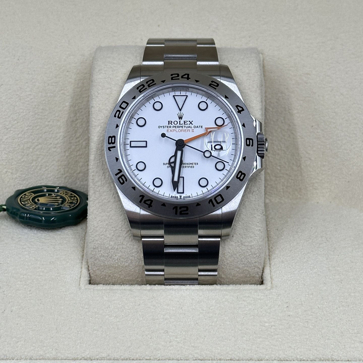 Rolex Explorer II 226570 (Unknown (random serial)) - White dial 42 mm Steel case (2/8)