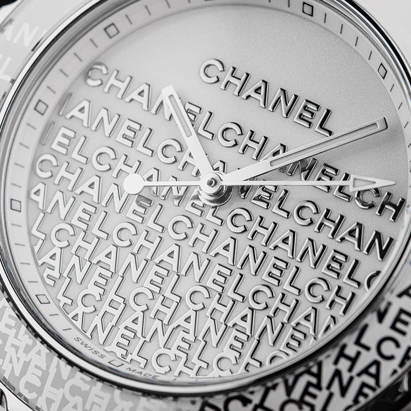 Chanel J12 H7419 (2025) - White dial 33 mm Ceramic case (3/7)