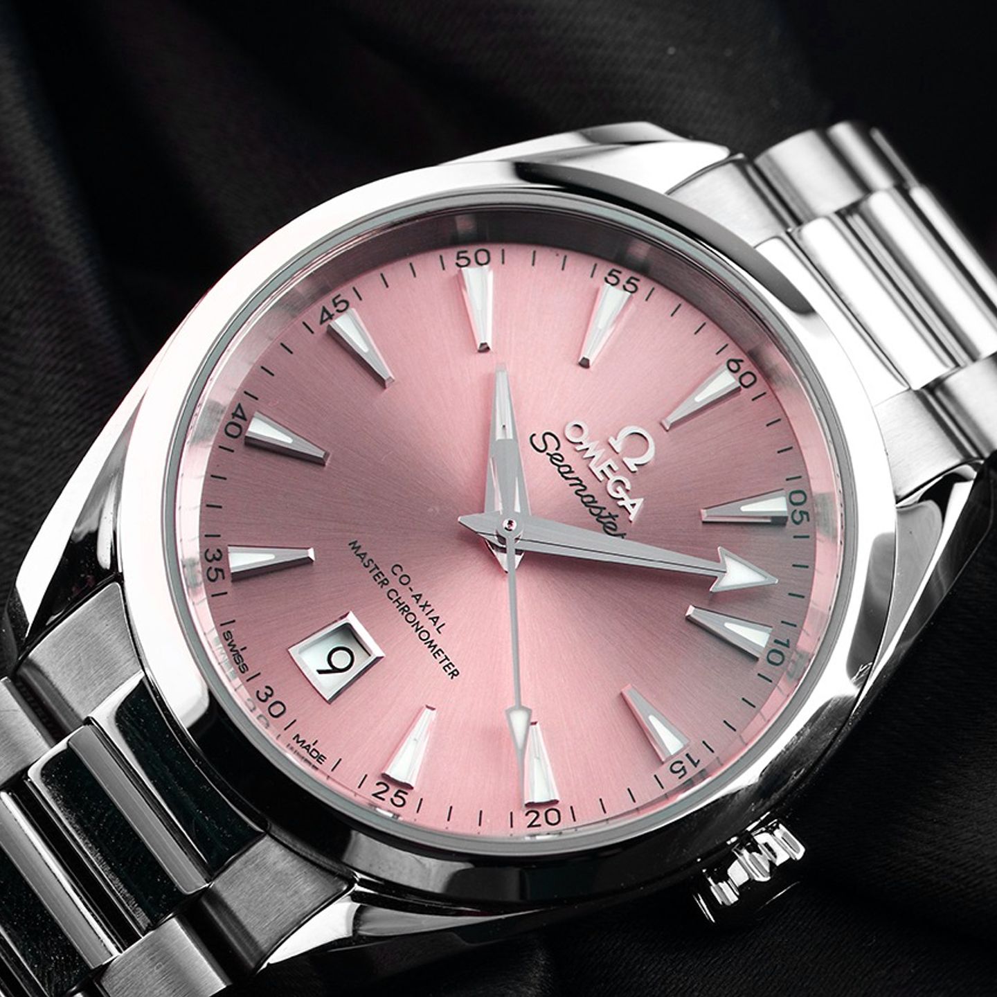 Omega Seamaster Aqua Terra 220.10.38.20.10.005 (2025) - Pink dial 38 mm Steel case (3/7)