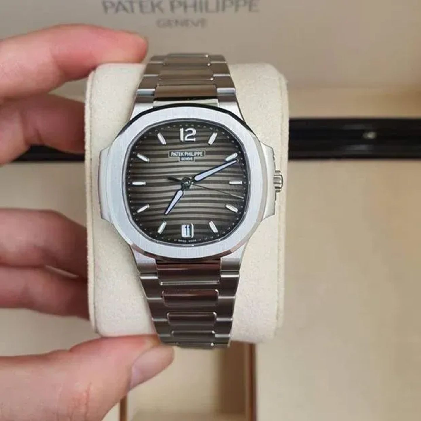 Patek Philippe Nautilus 7118/1A-011 - (2/6)