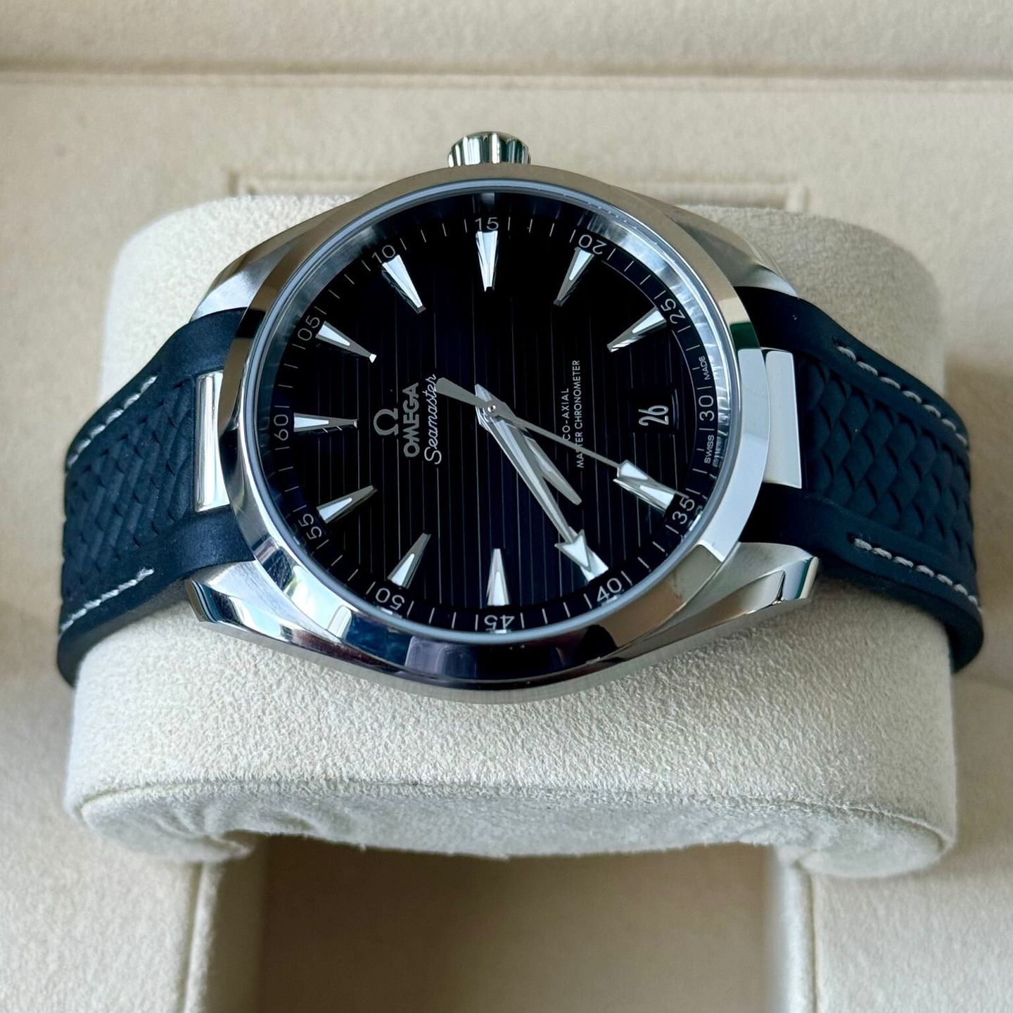 Omega Seamaster Aqua Terra 220.12.41.21.01.001 (2022) - Black dial 41 mm Steel case (5/7)