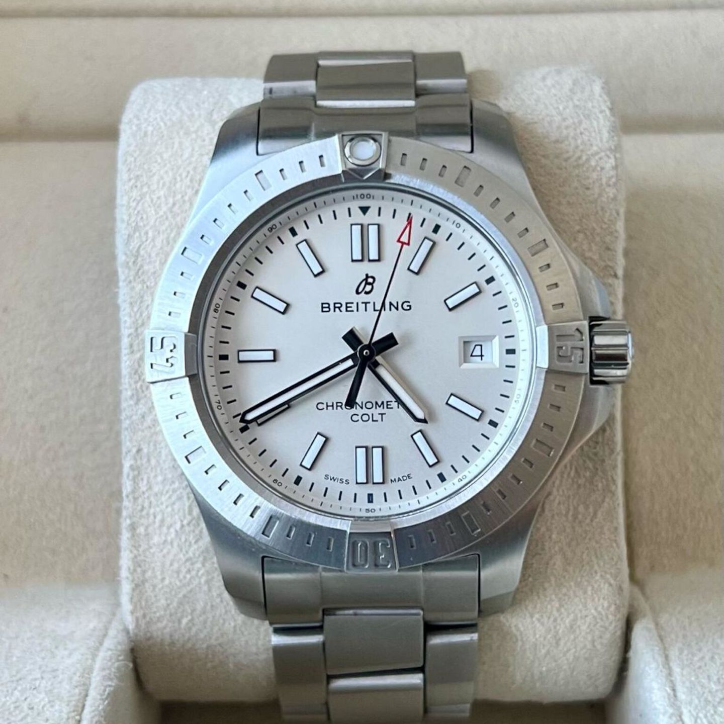 Breitling Colt Automatic A17313 (2020) - White dial 41 mm Steel case (2/5)