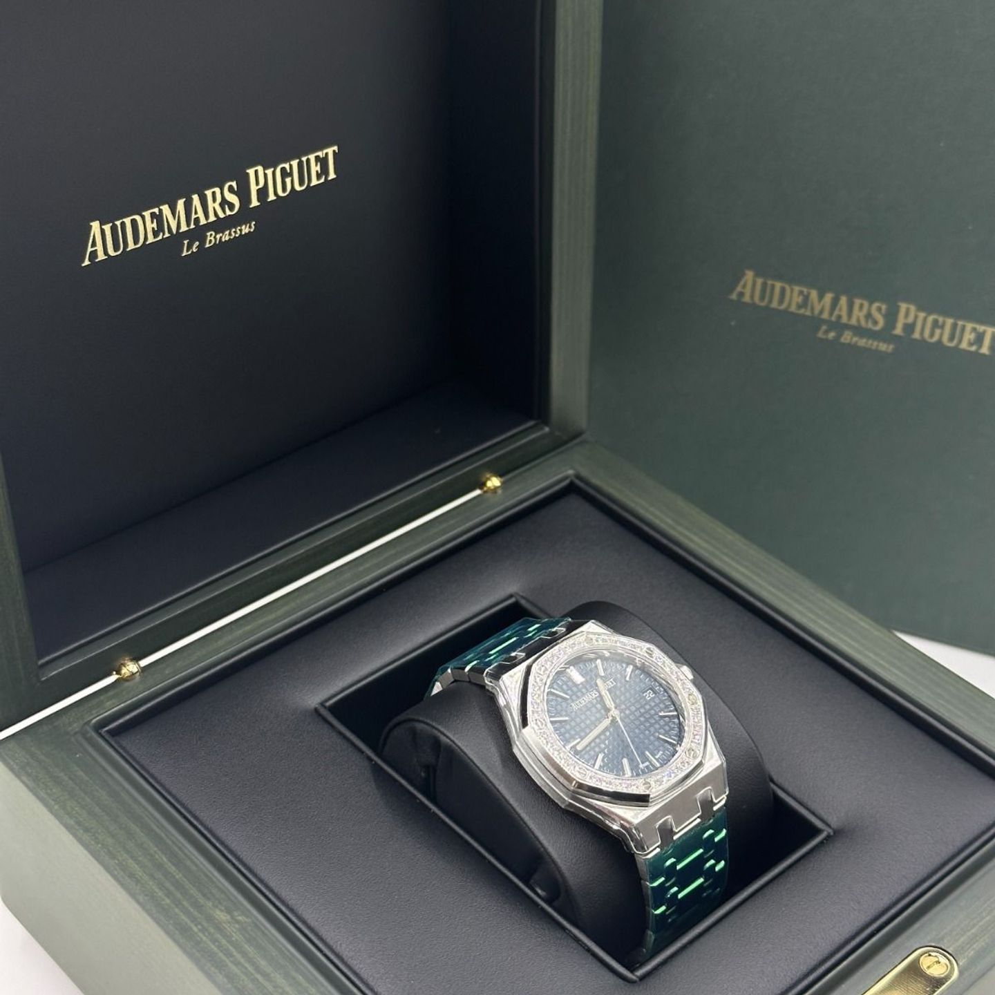 Audemars Piguet Royal Oak Selfwinding 77451ST.ZZ.1361ST.04 (2024) - Blauw wijzerplaat 34mm Staal (3/8)